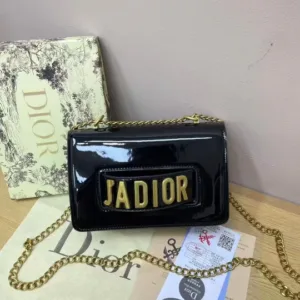 شنطة كتف صغيرة فاخرة بسلسلة معدنية
