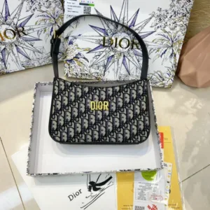 شنطة كتف صغيرة بطبعة فاخرة