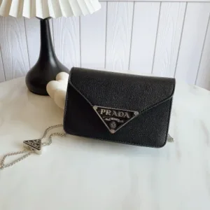 شنطة كتف صغيرة فاخرة بسلسلة معدنية